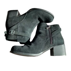 KOOLABURRA by UGG Erena Black Suede Block Heel Ankle Bootie Size 8